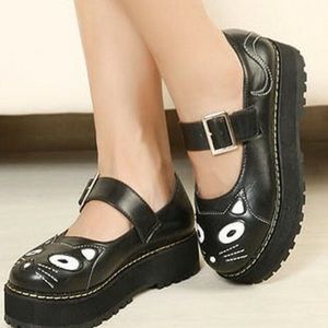 ⚡️SALE⚡️Mary Jane unused cat shoe platforms😍